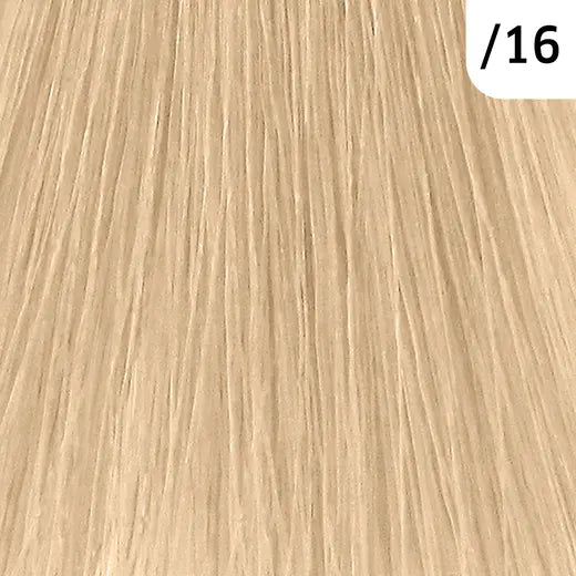 Close-up of light wood texture with a label indicating '16'